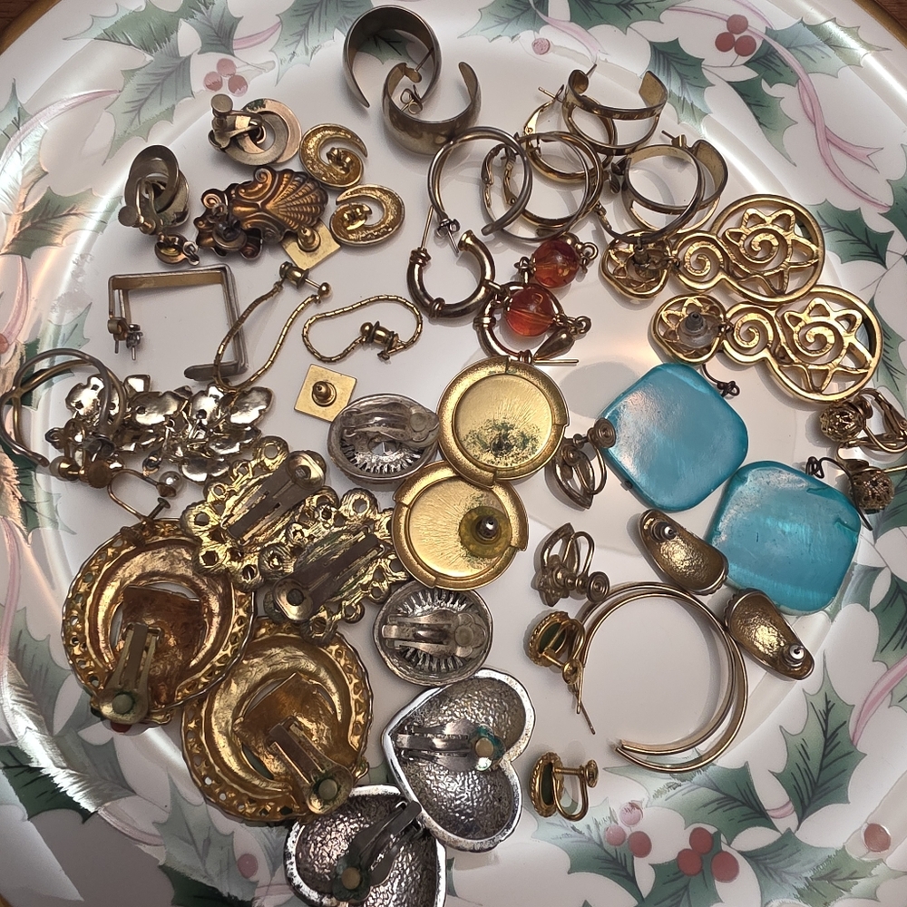 Vintage Earrings Gold And Silver Toned Earring Lot Bundle - Picture 2 of 15